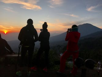 Специальный поход на восход солнца в кальдере Батур с местным гидом Батура